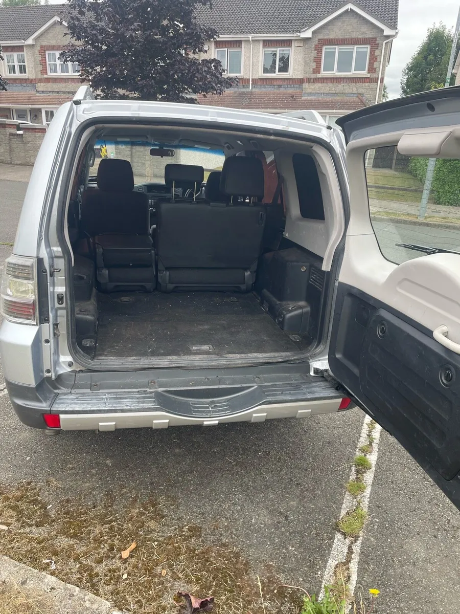 2007 Mitsubishi Pajero LWB - Image 3