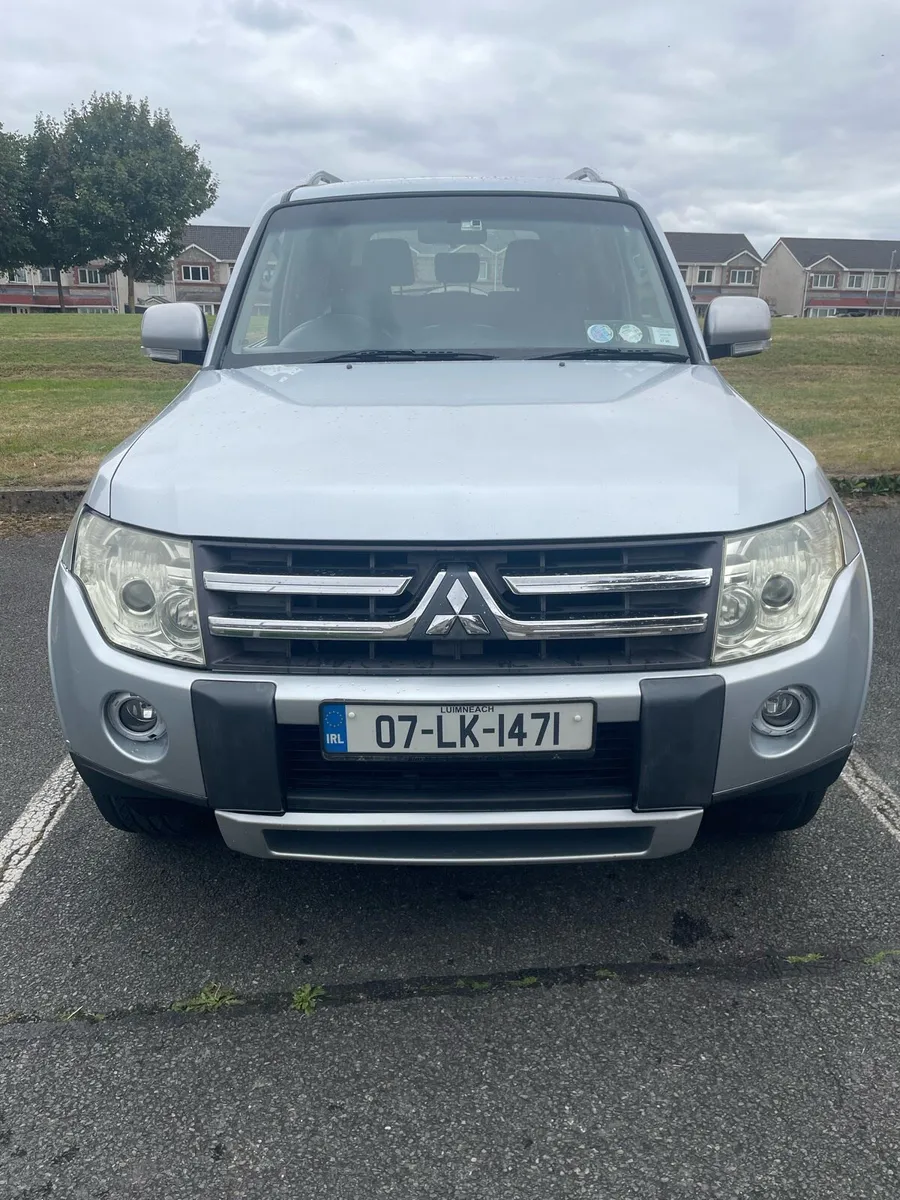 2007 Mitsubishi Pajero LWB - Image 4