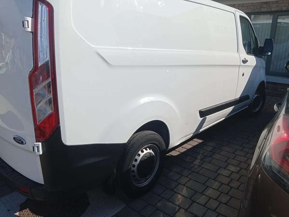 Ford Transit Custom 2022 - Image 2