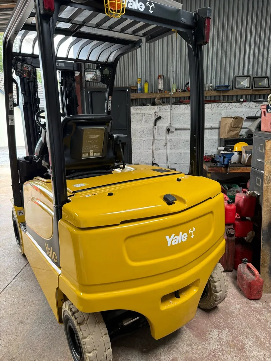 Forklift - Image 2