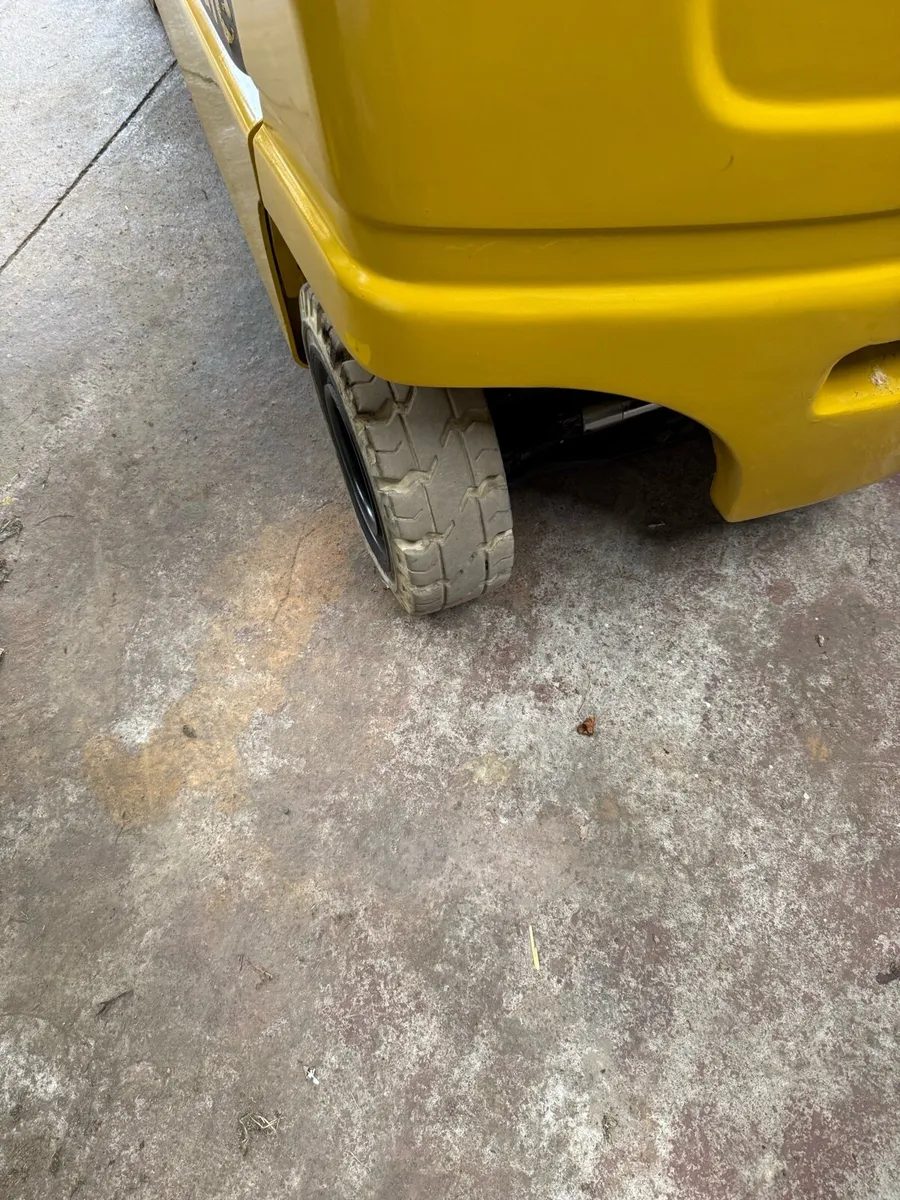Forklift - Image 3