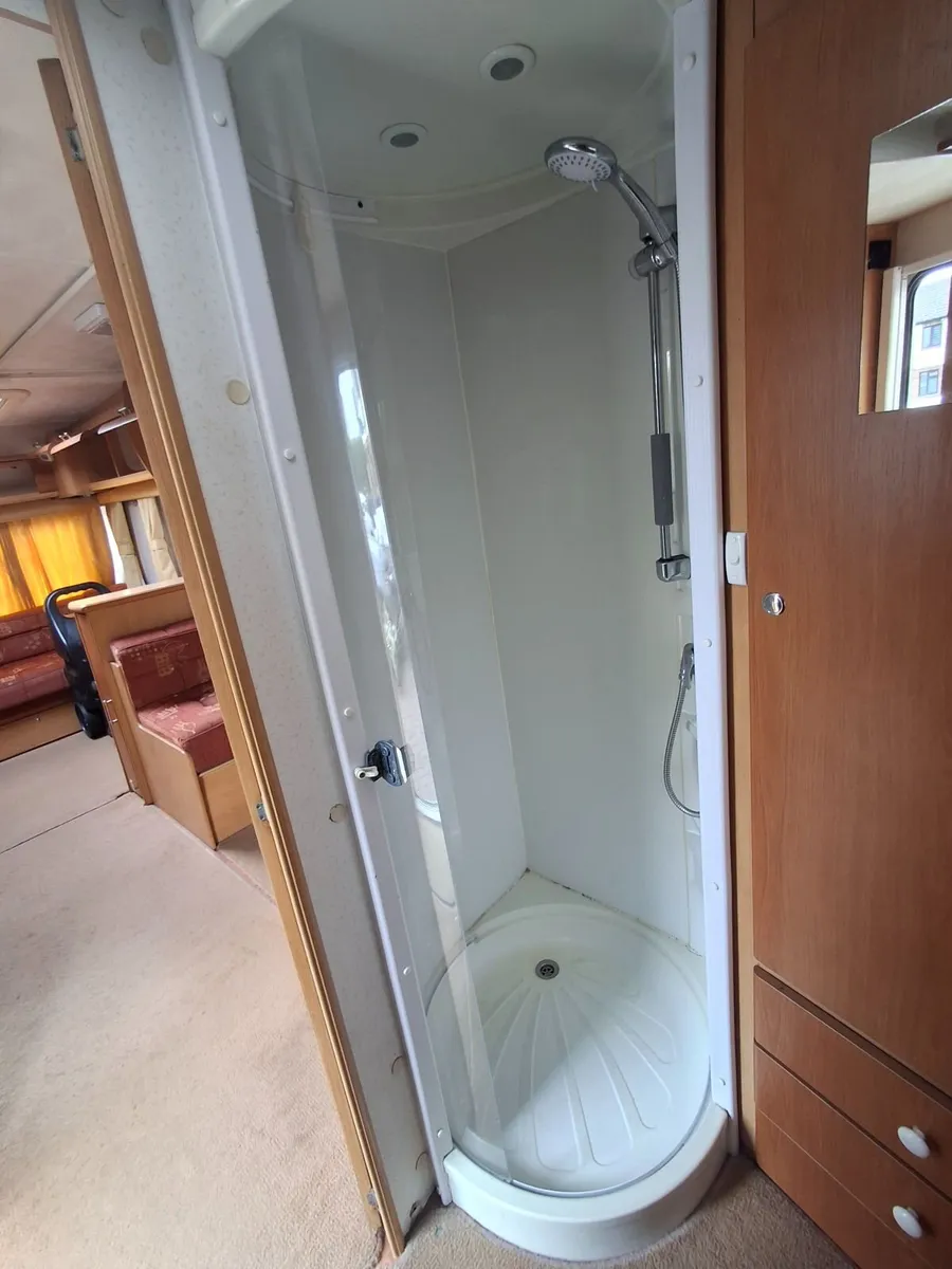 Caravan - Image 2
