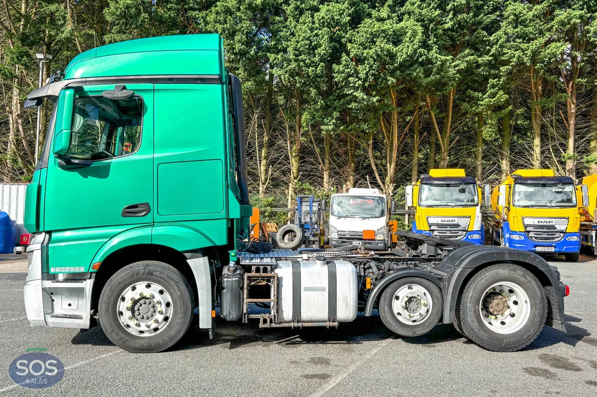 2015 Mercedes Benz Actros 2443 Tractor Unit - Image 2