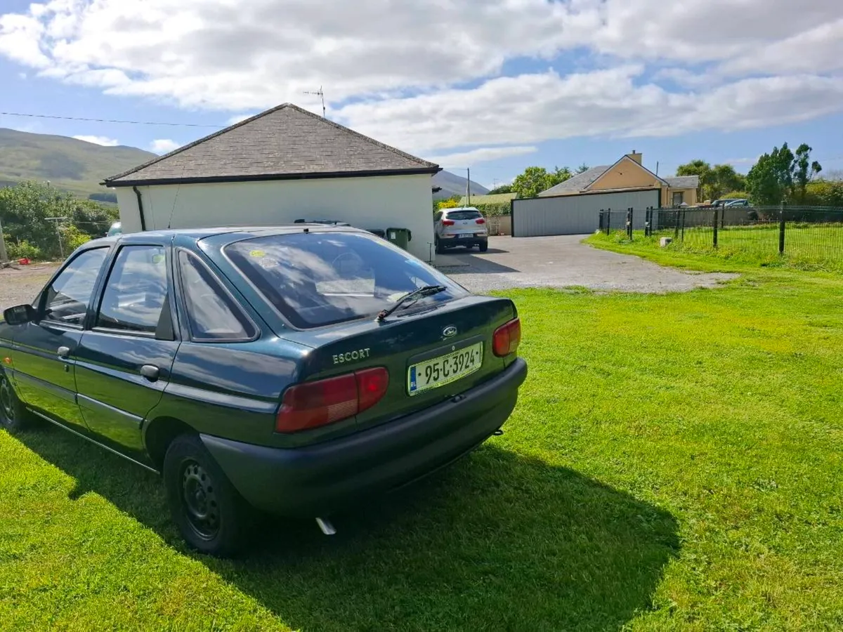 Ford Escort - Image 4