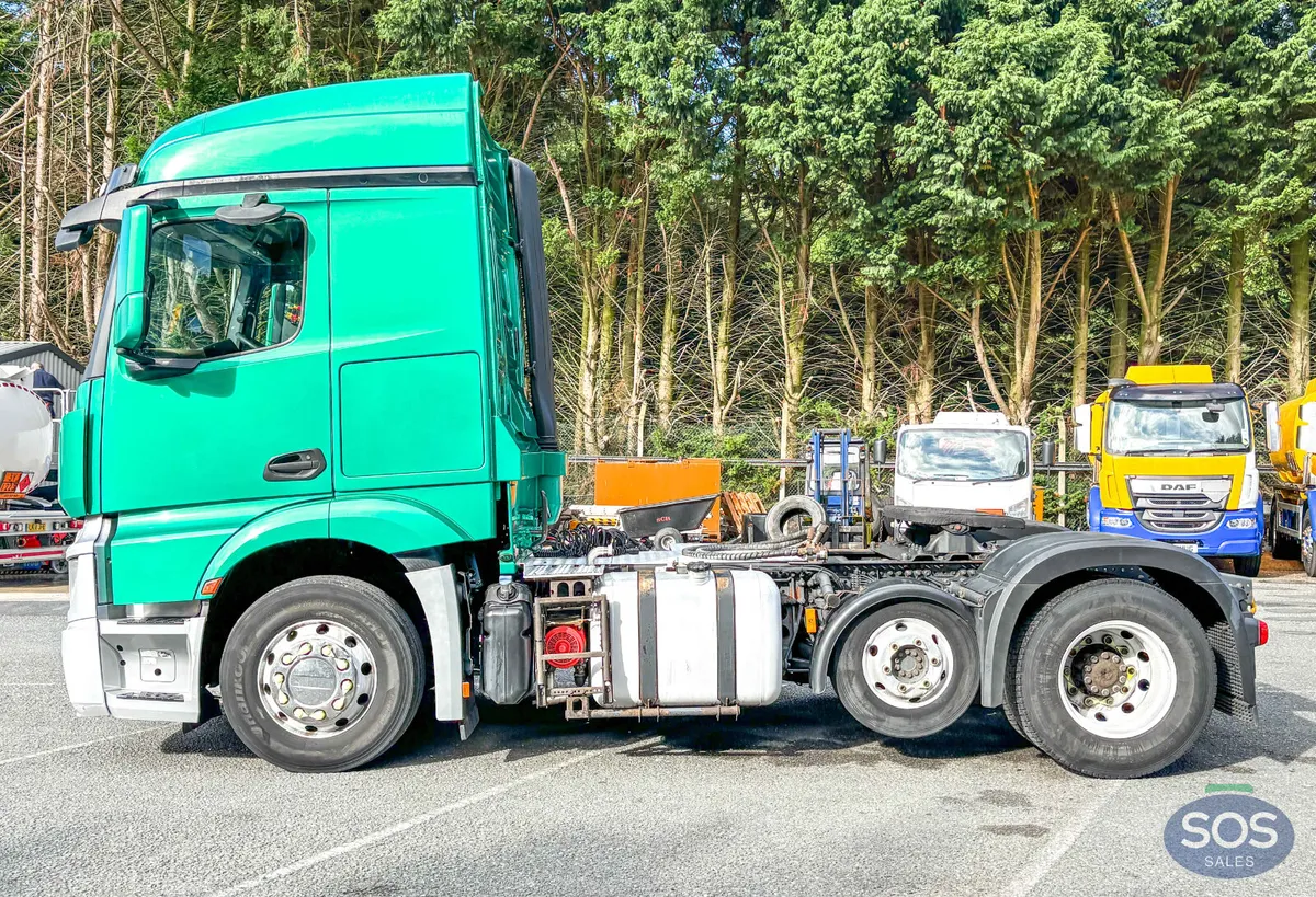 2016 Mercedes Benz Actros 2443 Tractor Unit - Image 2