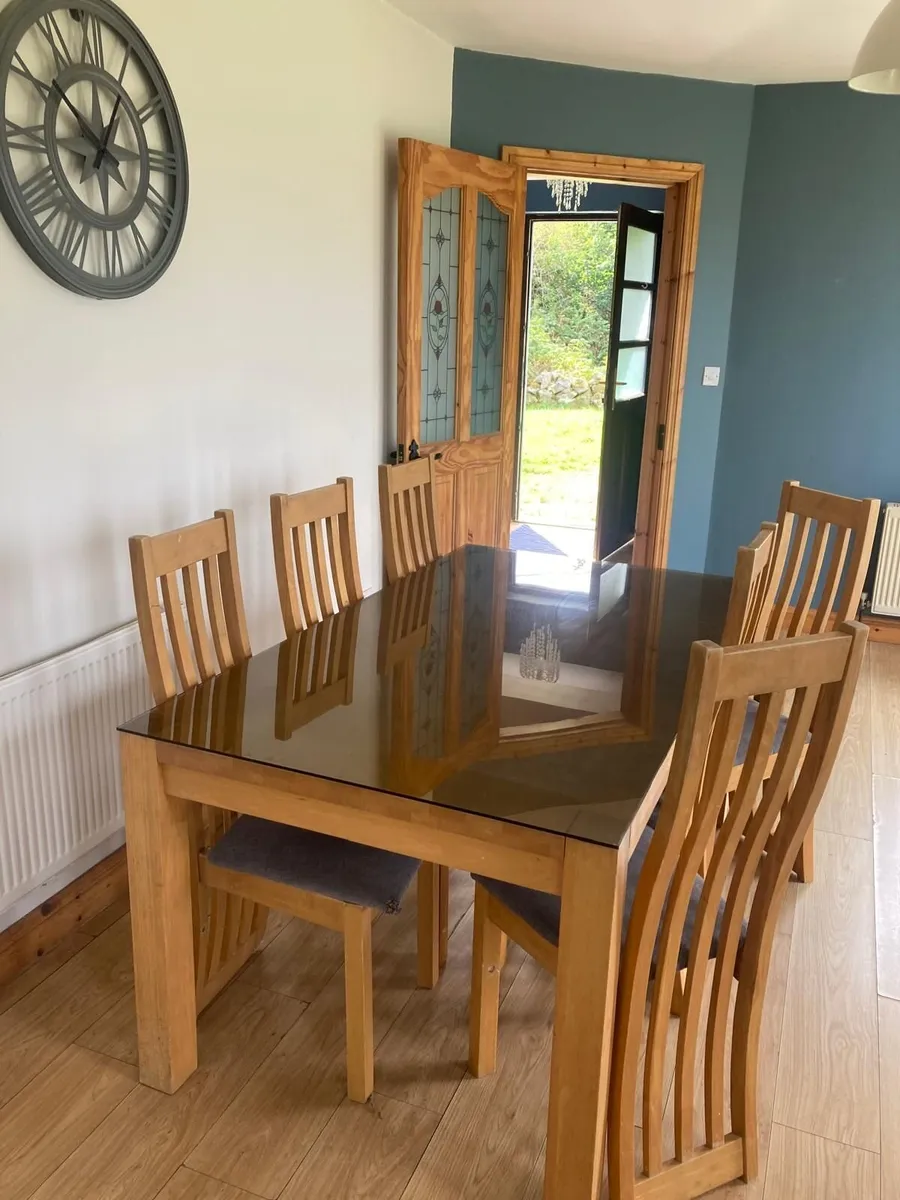 Solid wood Table & 6 cushioned chairs - Image 2