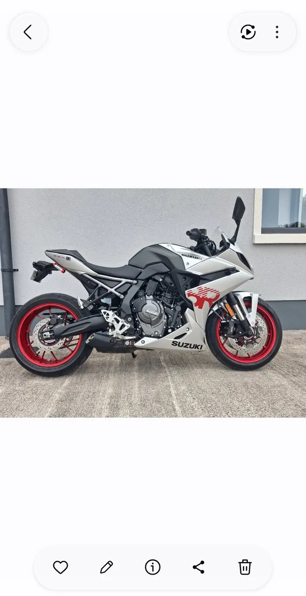 242 suzuki GSX8R  (only 1900kms) - Image 4