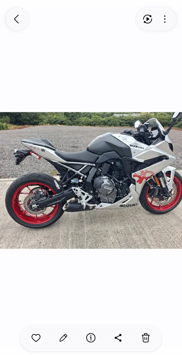 242 suzuki GSX8R  (only 1,900 km) - Image 1