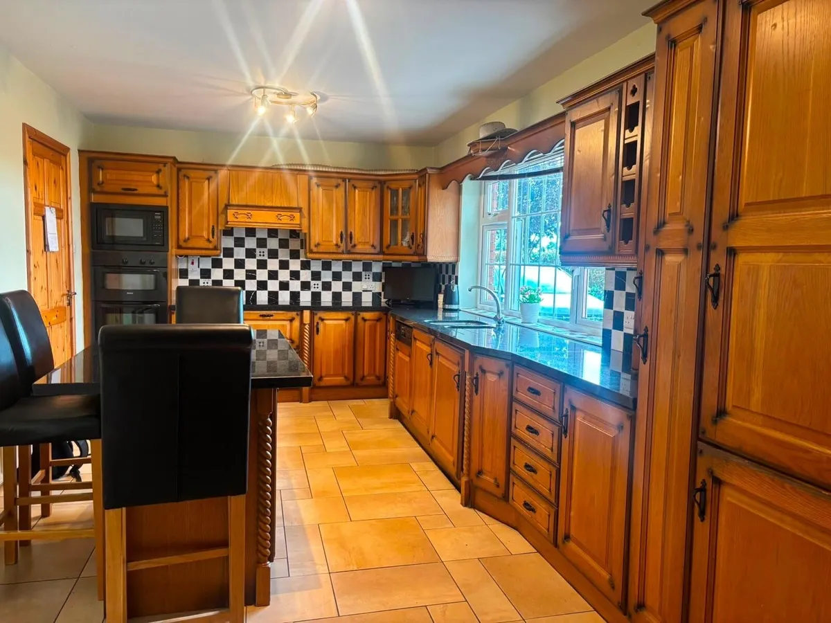 Solid wood kitchen and black granite worktop - Image 4
