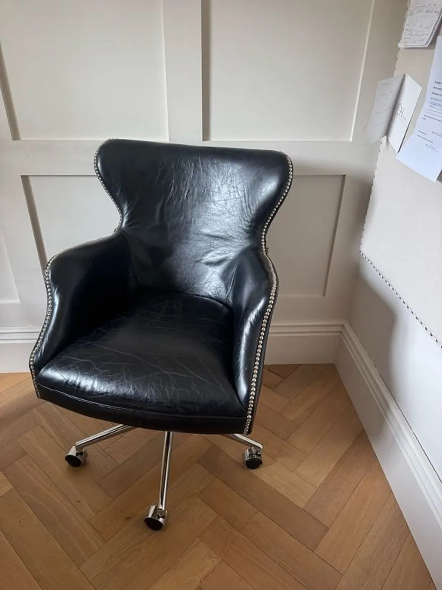Beautiful Leather Office Swivel Chair - Image 1