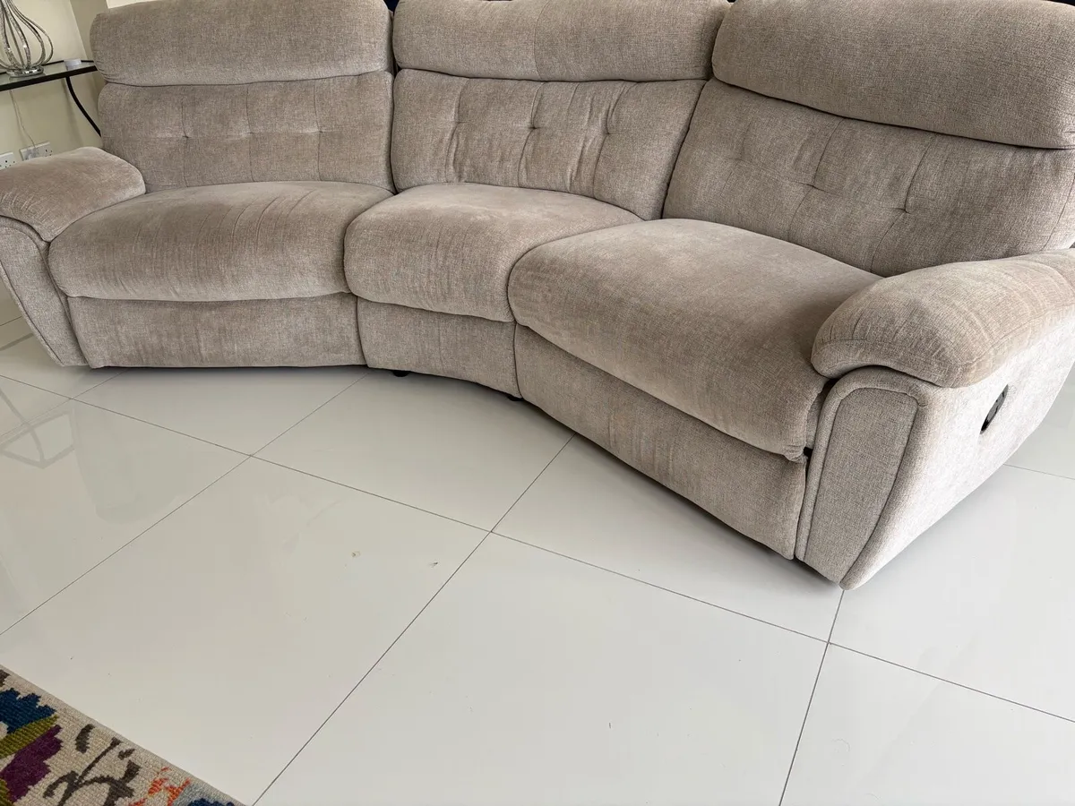 Very comfortable 3 piece curved recliner couch - Image 1