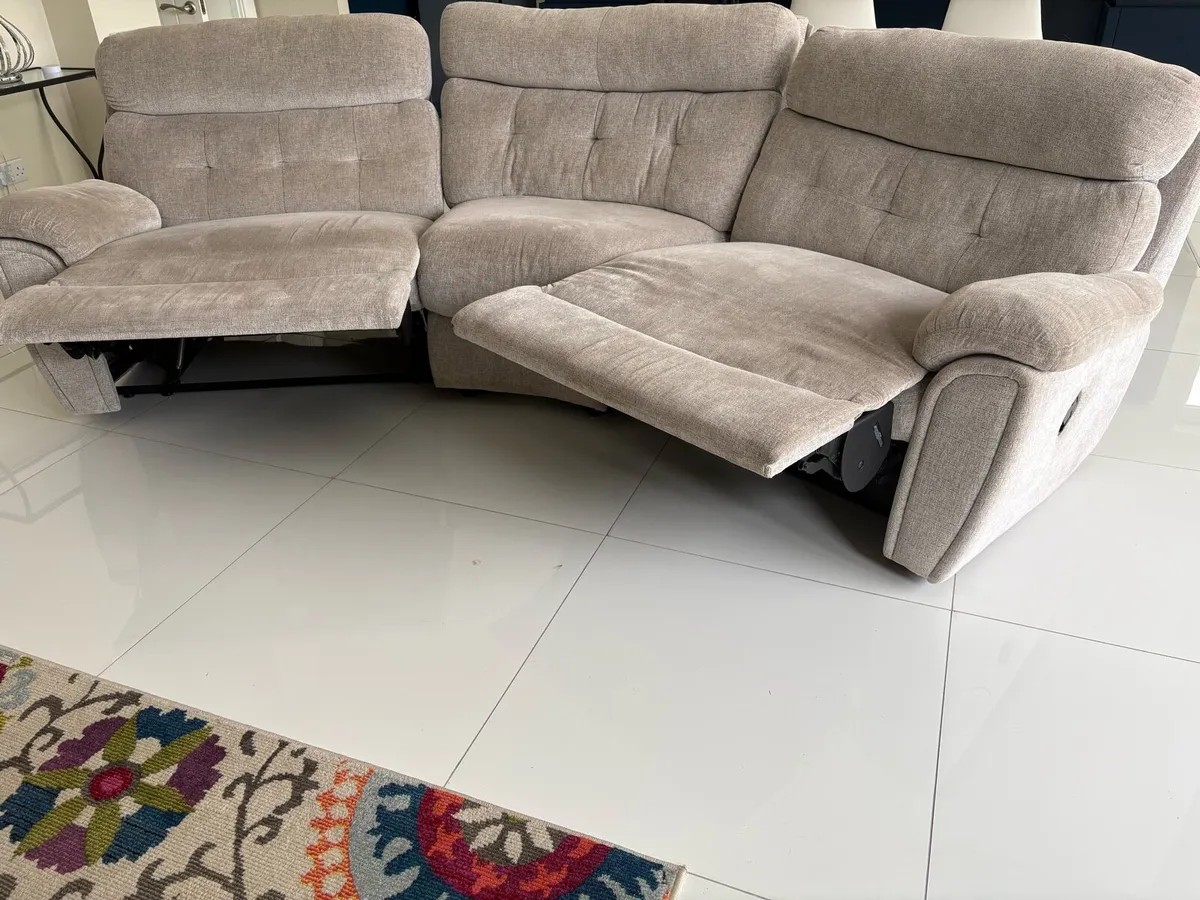 Very comfortable 3 piece curved recliner couch - Image 2