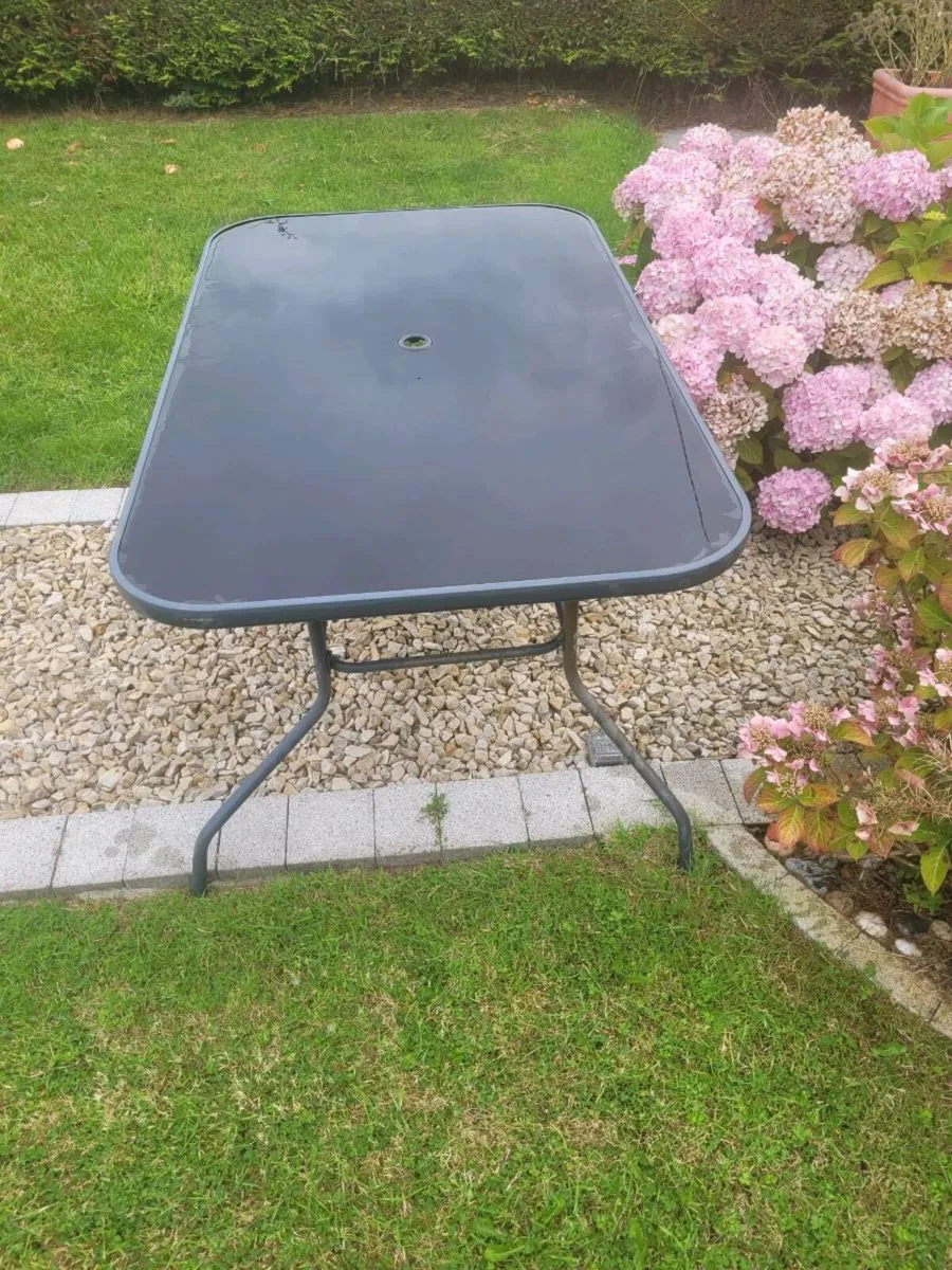 Garden table - Image 1