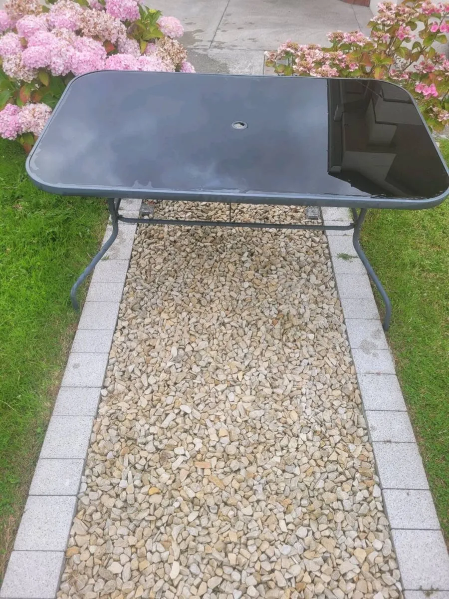 Garden table - Image 2
