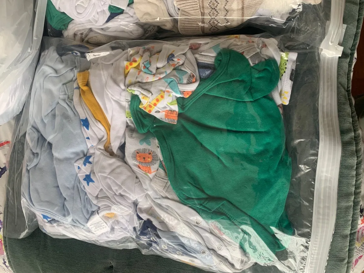 Bags of Baby clothes €2 - Image 4