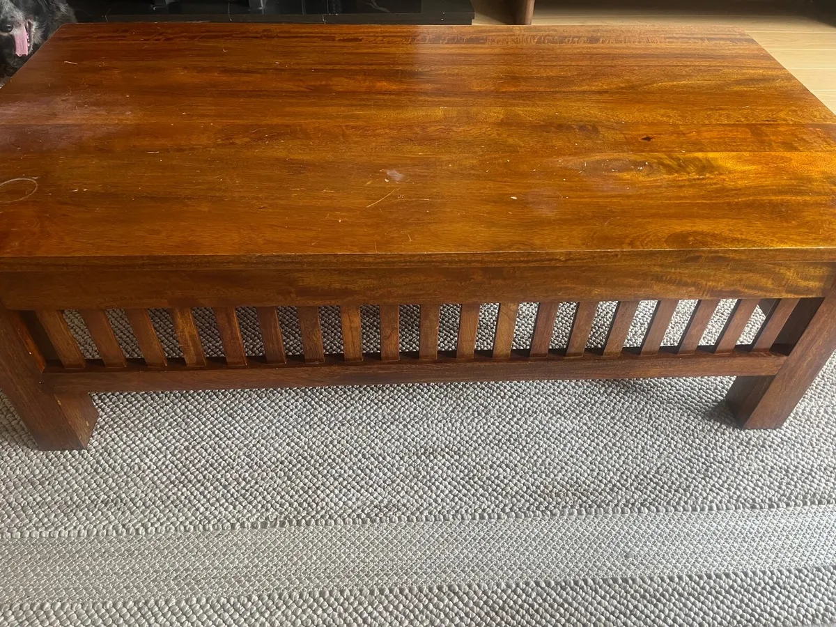 Table and chairs - Image 4