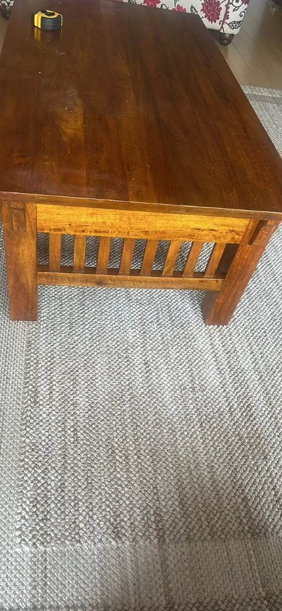 Table and chairs - Image 2
