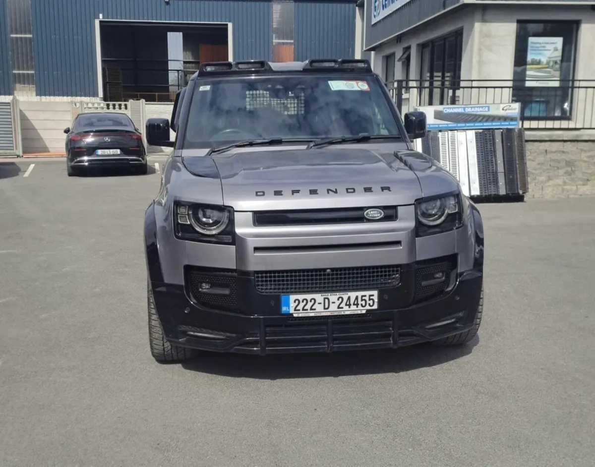 Land Rover Defender - Image 3
