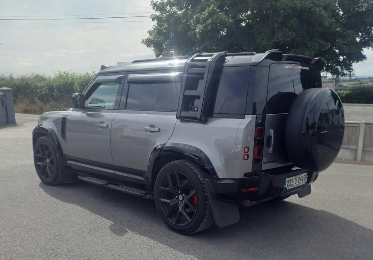 Land Rover Defender - Image 4