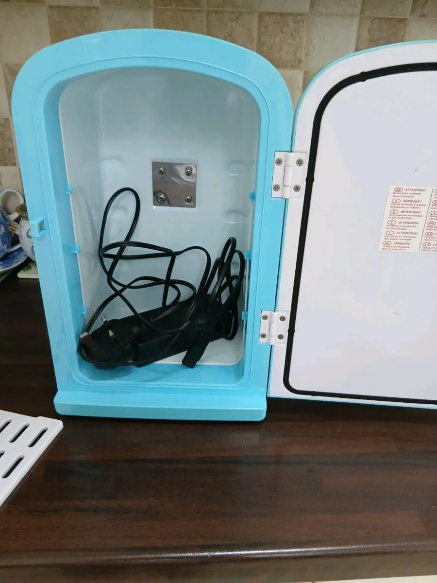 SMALL ELECTRIC FRIDGE - Image 3