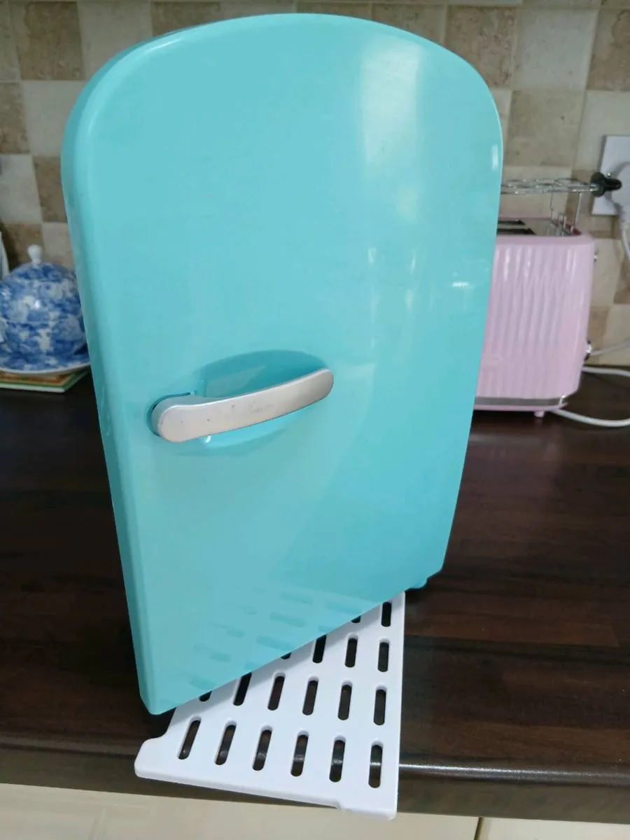 SMALL ELECTRIC FRIDGE - Image 4