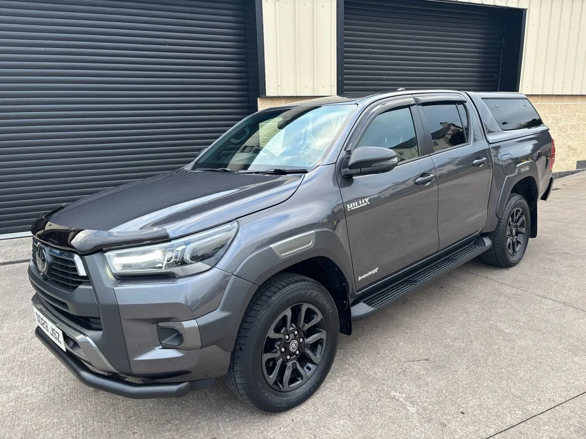 232 2023 TOYOTA HILUX 2.8 D4D INVINCIBLE X - Image 3