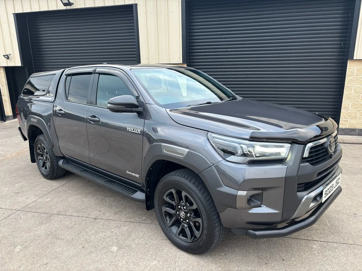 232 2023 TOYOTA HILUX 2.8 D4D INVINCIBLE X - Image 4