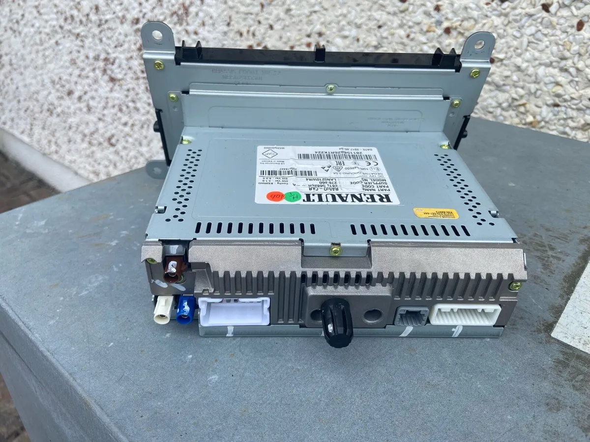 Renault Clio Stereo with maps - Image 3