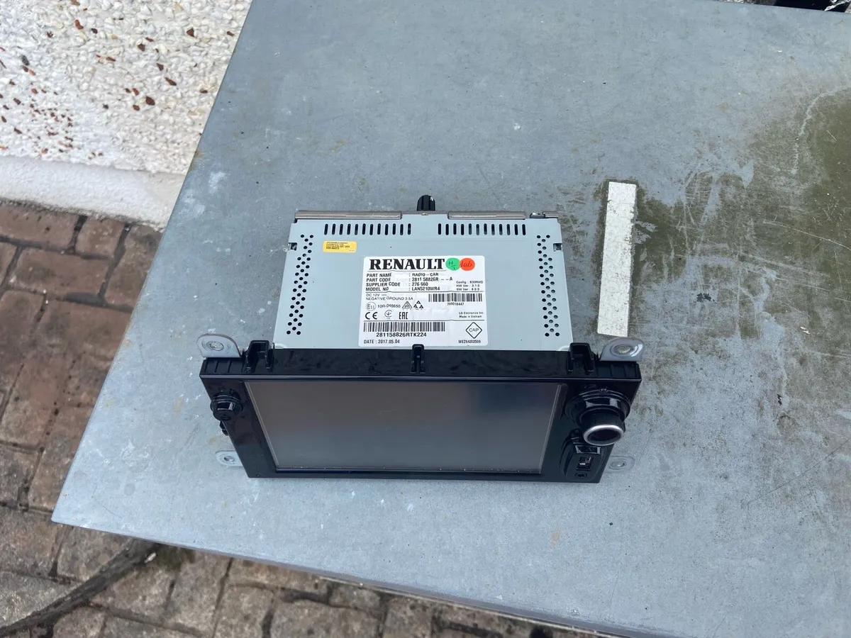 Renault Clio Stereo with maps - Image 2
