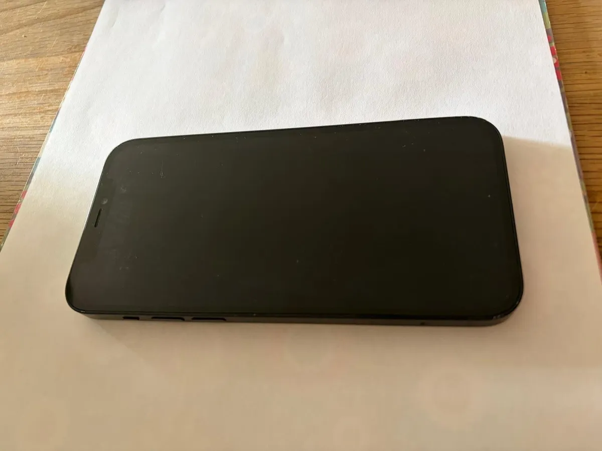iPhone 12 - Image 2