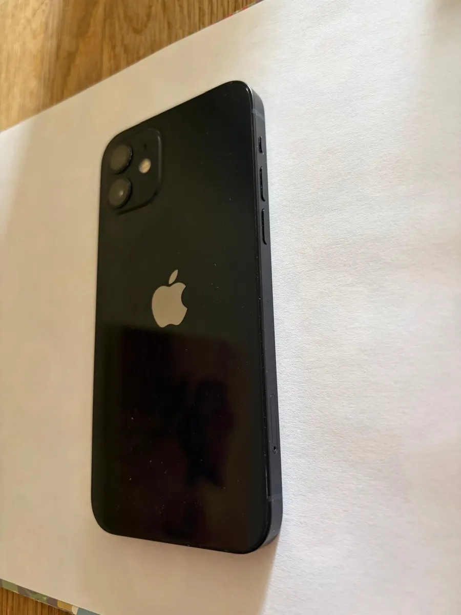 iPhone 12 - Image 3