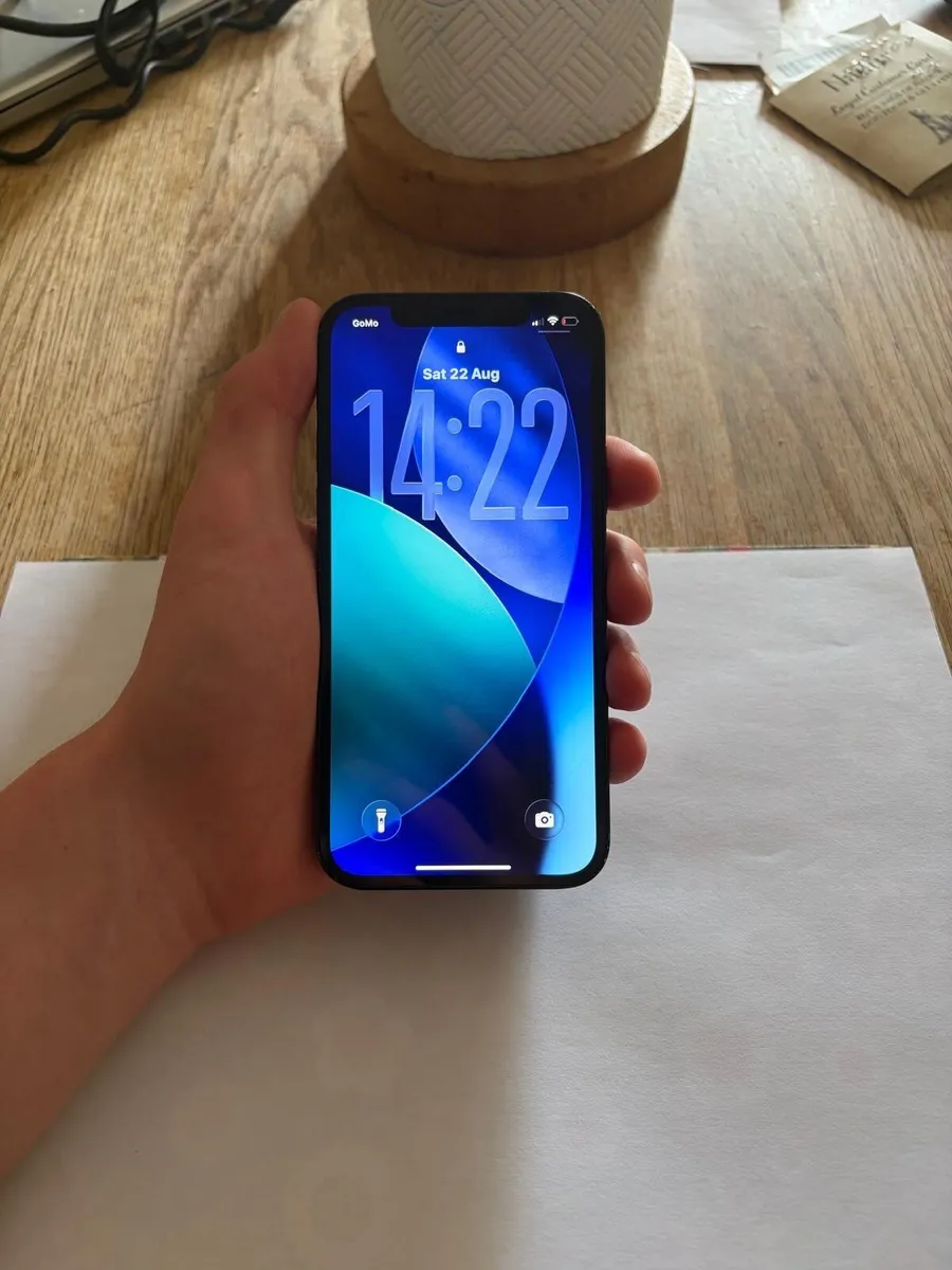 iPhone 12 - Image 4
