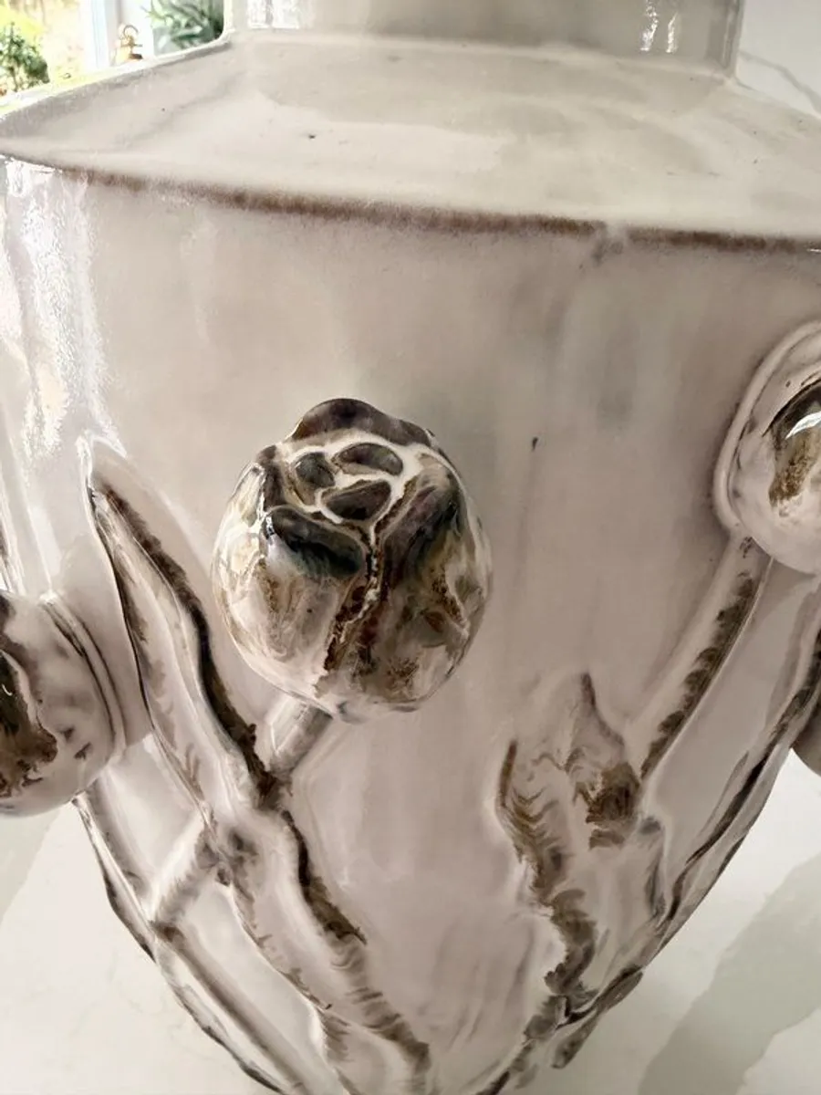 vase - Image 1