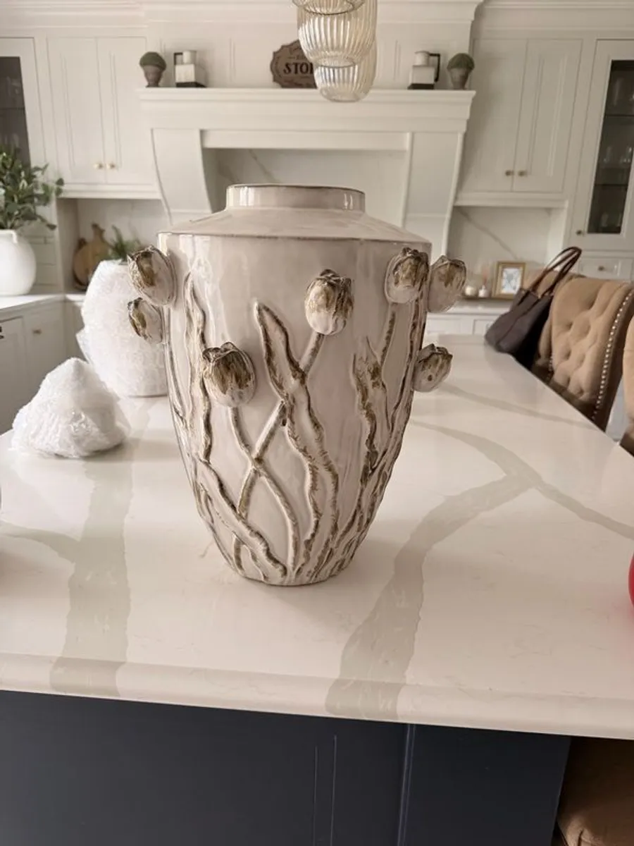 vase - Image 2