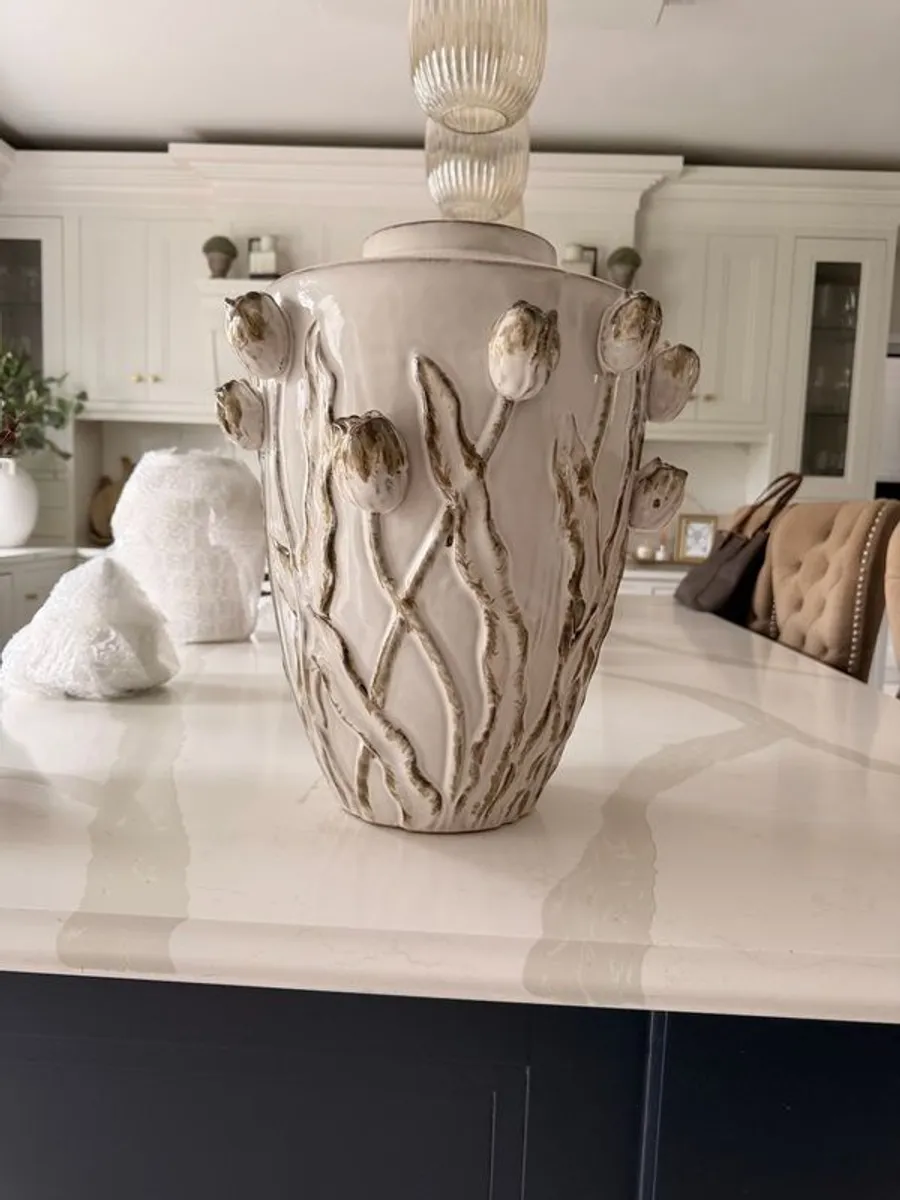vase - Image 3
