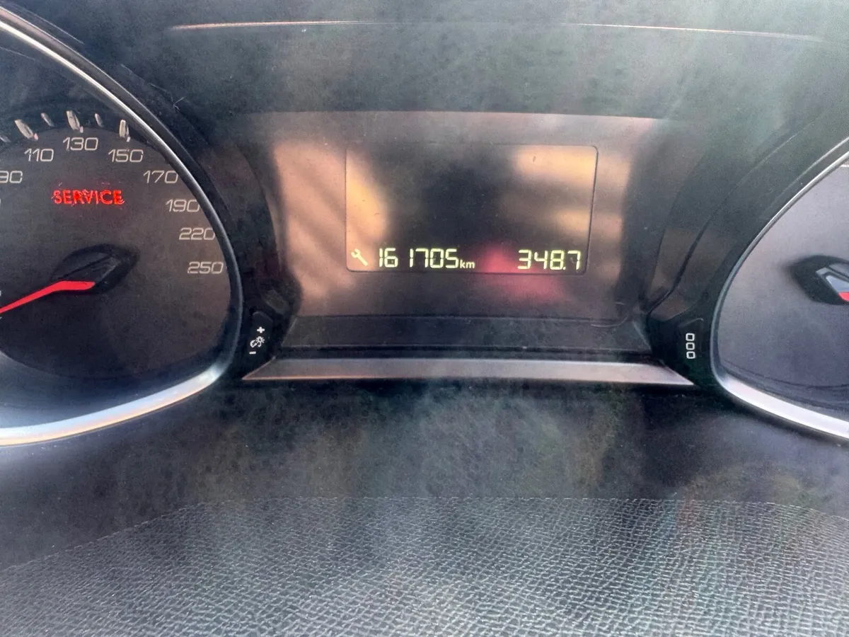 Car - Image 3