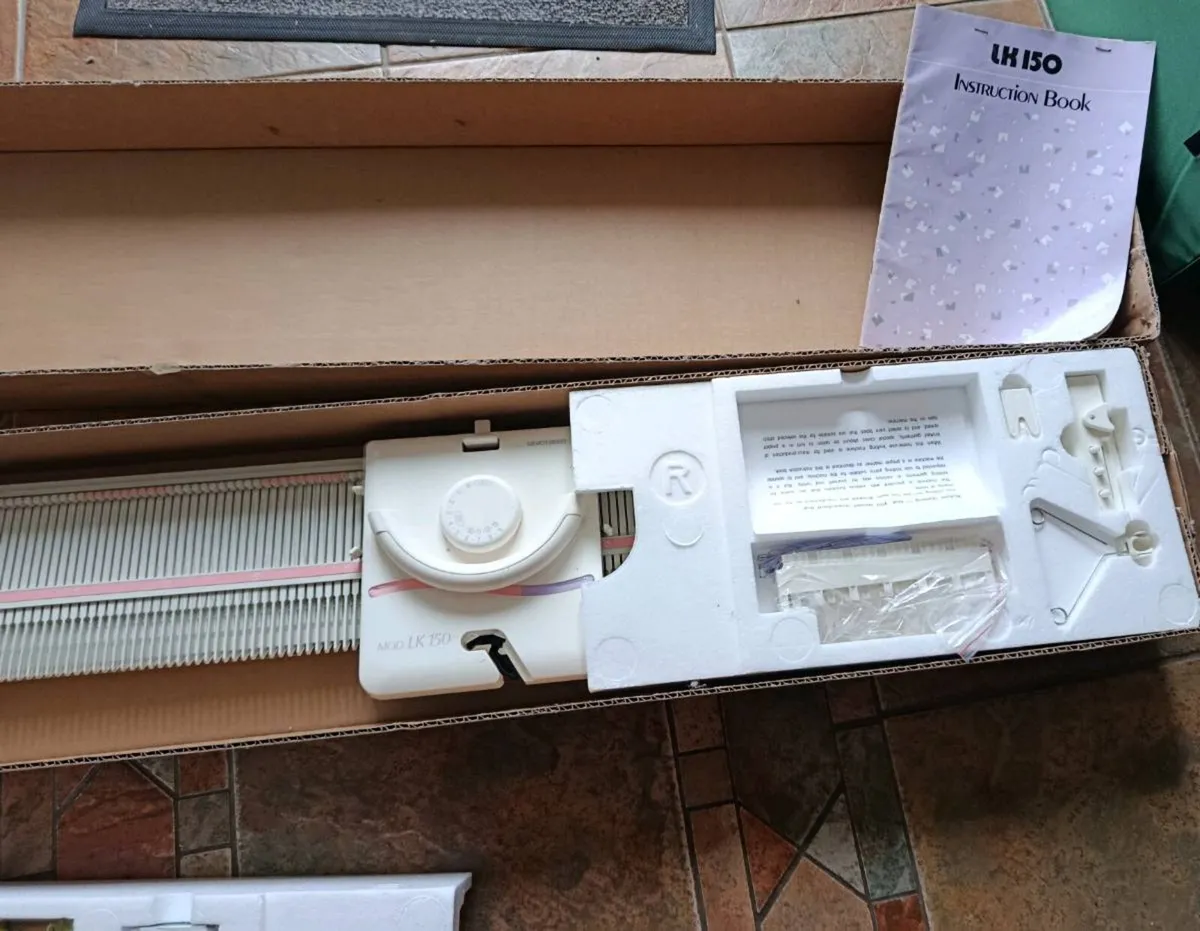 Knitting Machine - Image 2