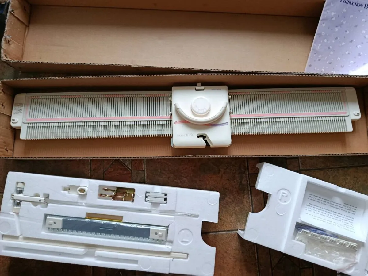 Knitting Machine - Image 3