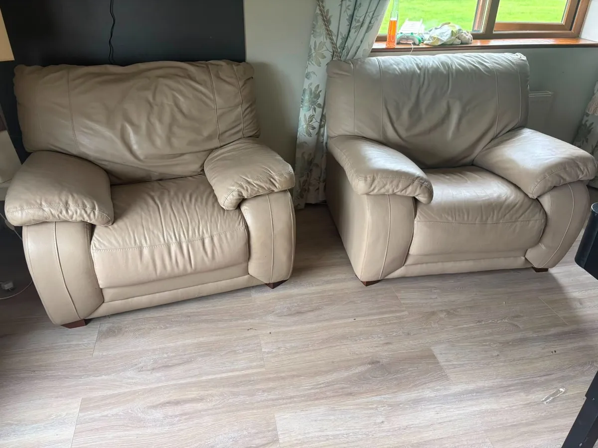 Couch - Image 2
