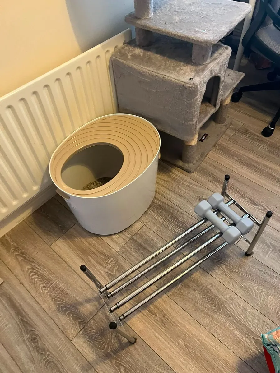 Cat tower and litter box - Image 1