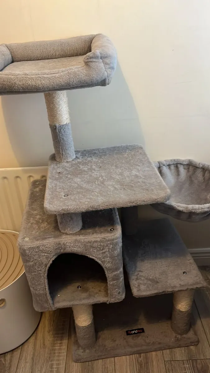 Cat tower and litter box - Image 2