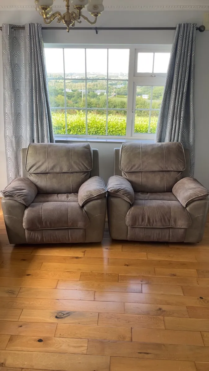 3 seater recliner couch and 2 singles - Image 2