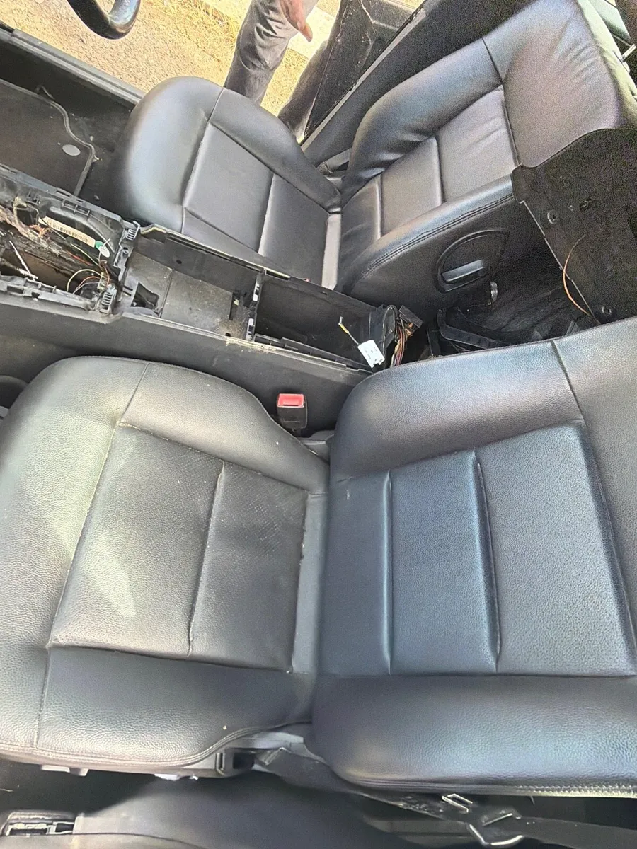 Car for breaking - Image 3