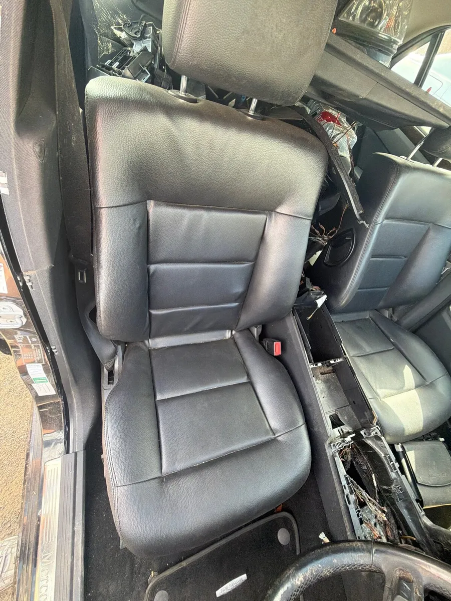 Car for breaking - Image 4