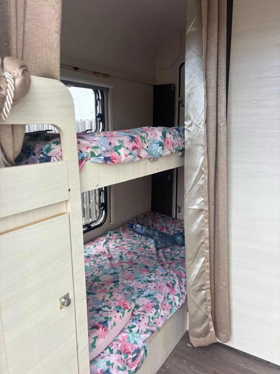 Caravan - Image 4