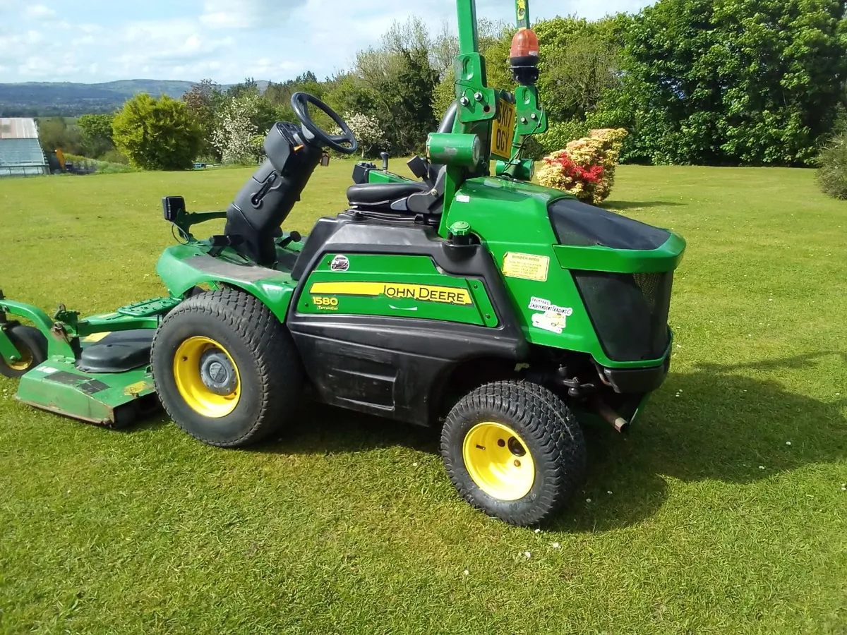 2017 John Deere 1580 4WD Diesel Mower - Image 2