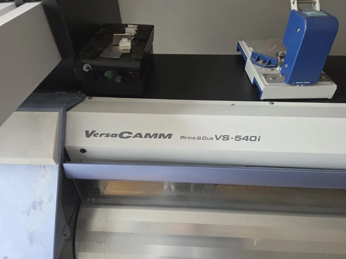 Roland VersaCamm VS-540i Print & Cut Eco Solvent - Image 1