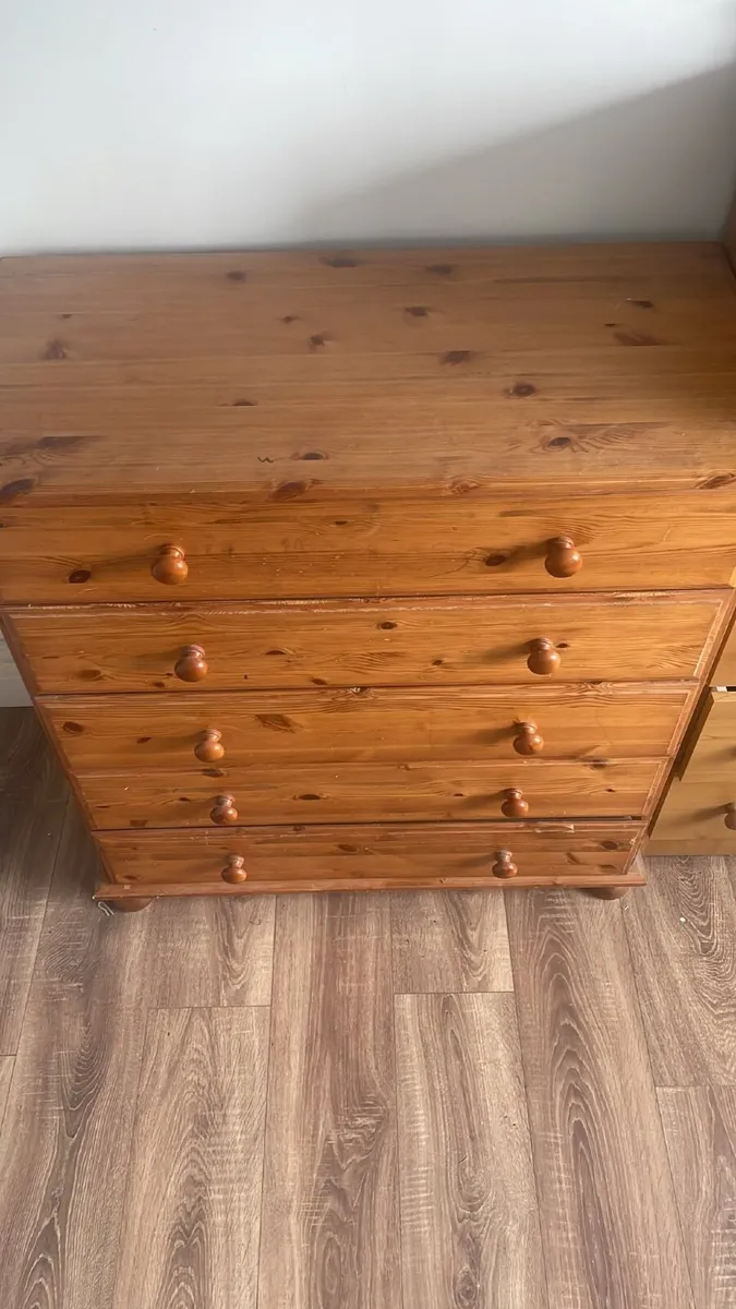 Chest of drawers