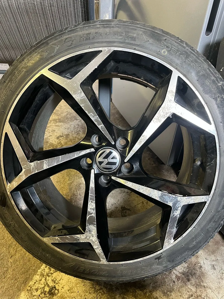 Volkswagen 17” alloy wheels - Image 1