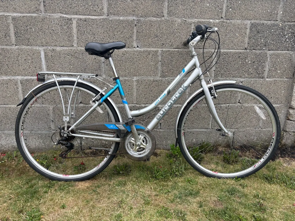 Ladies and gents bicycle - Image 1